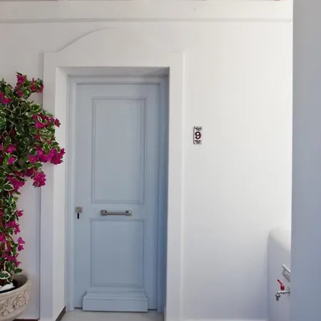 Miland * Adamantas (Milos)