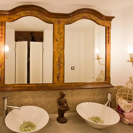 Miland * Adamantas (Milos)