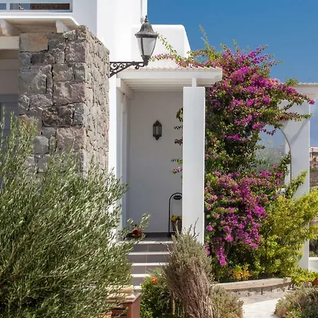 Miland * Adamantas (Milos)