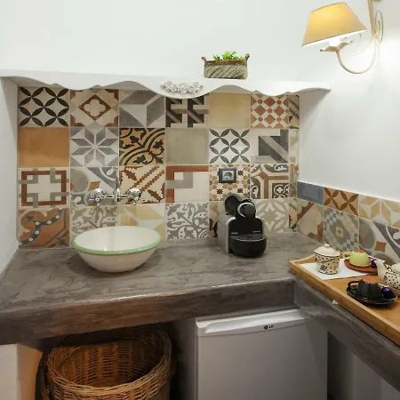 Miland * Adamantas (Milos)