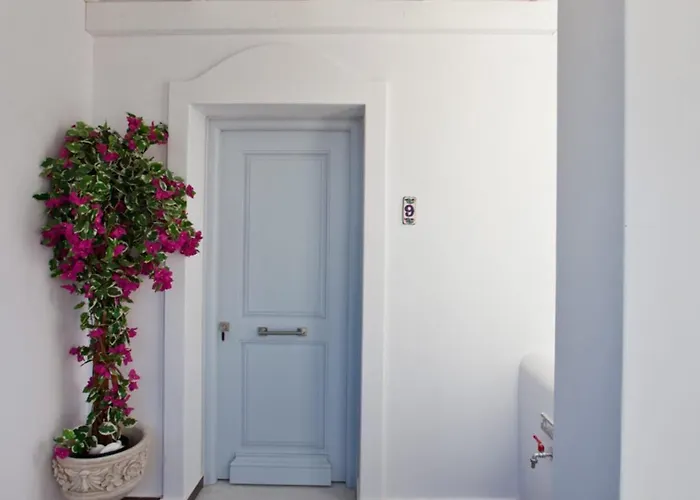 Miland * Adamantas (Milos)